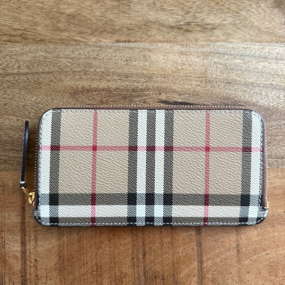 Burberry Card holder - Picture 1 of 3